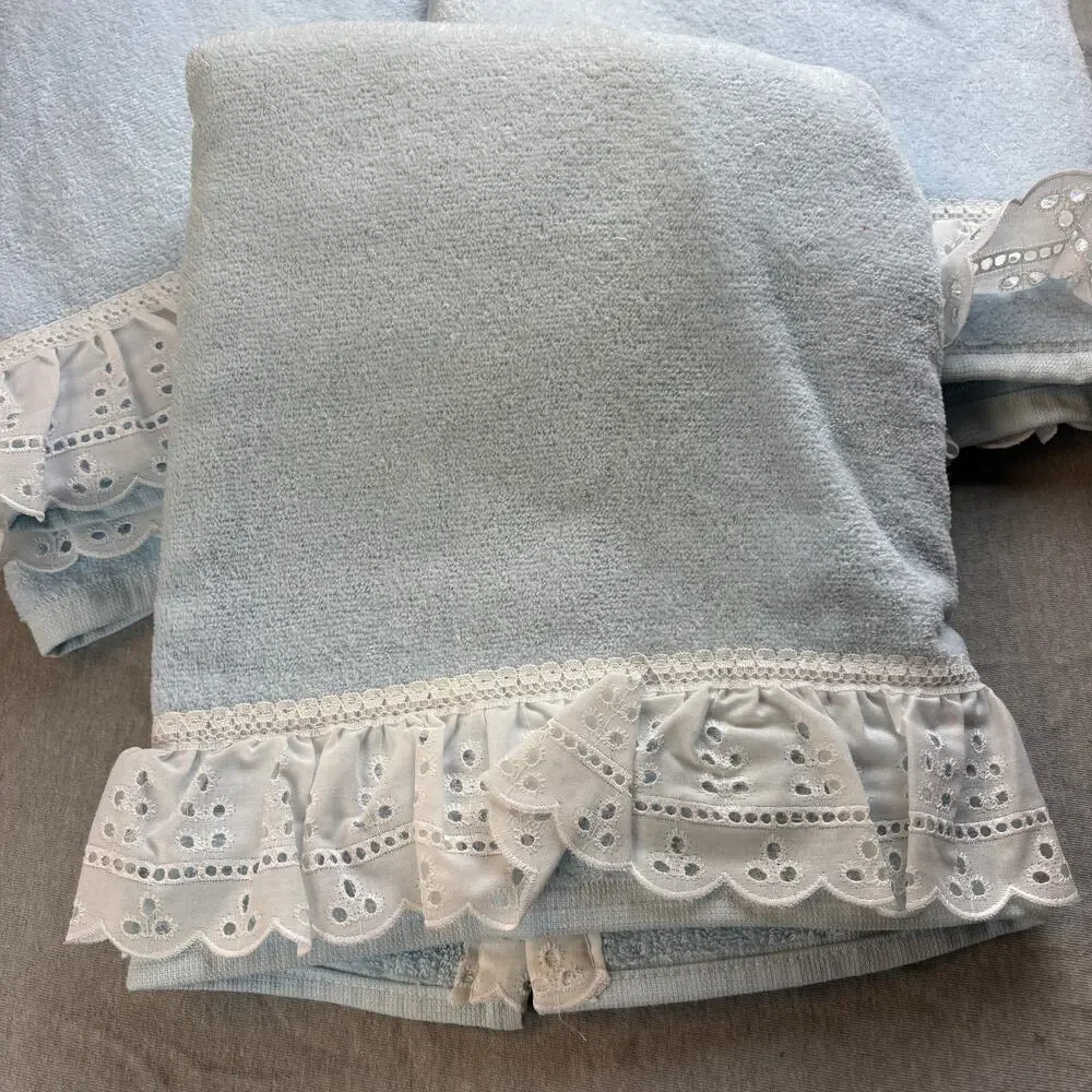 Set 3 Vintage R.A. Briggs Bath Bath Towels Blue with White Lace Ruffle